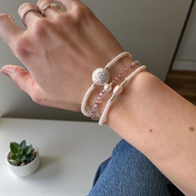 Purple Wave - set náramků, který Vás svou září a roztomilostí provede i těmi nejtemnějšími dny 💜 Zahřeje. Ozdobí. Potěší....